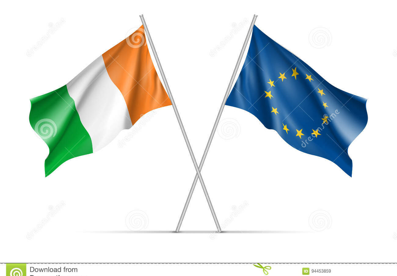 drapeaux-de-ondulation-de-l-irlande-et-de-l-union-européenne-94453859.jpg